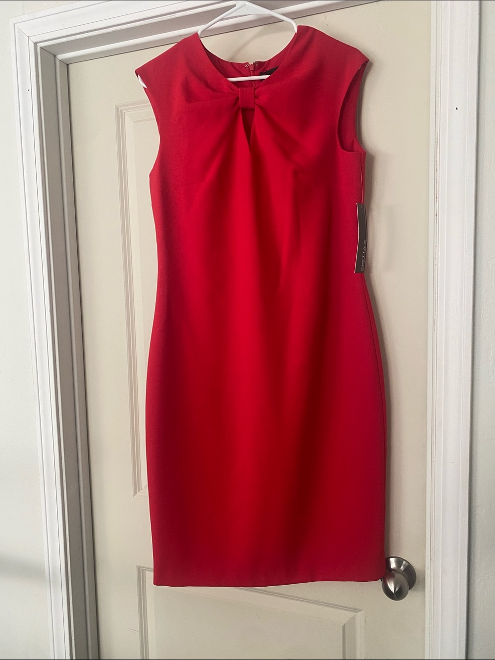 Chetta  B Sleeveless Red Sheath Dress with Front Keyhole Detail.  Size 10. NWT!